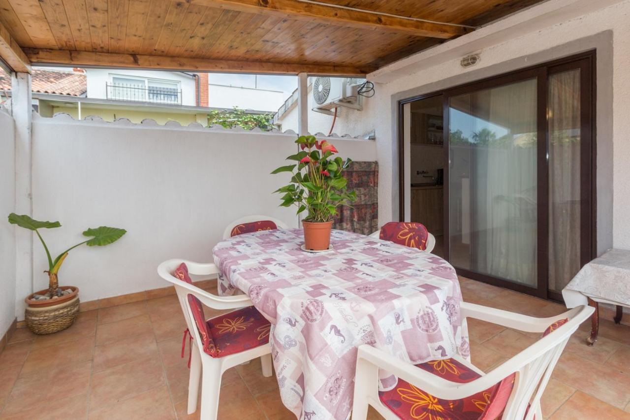 Apartman Ana Πόρετς Εξωτερικό φωτογραφία