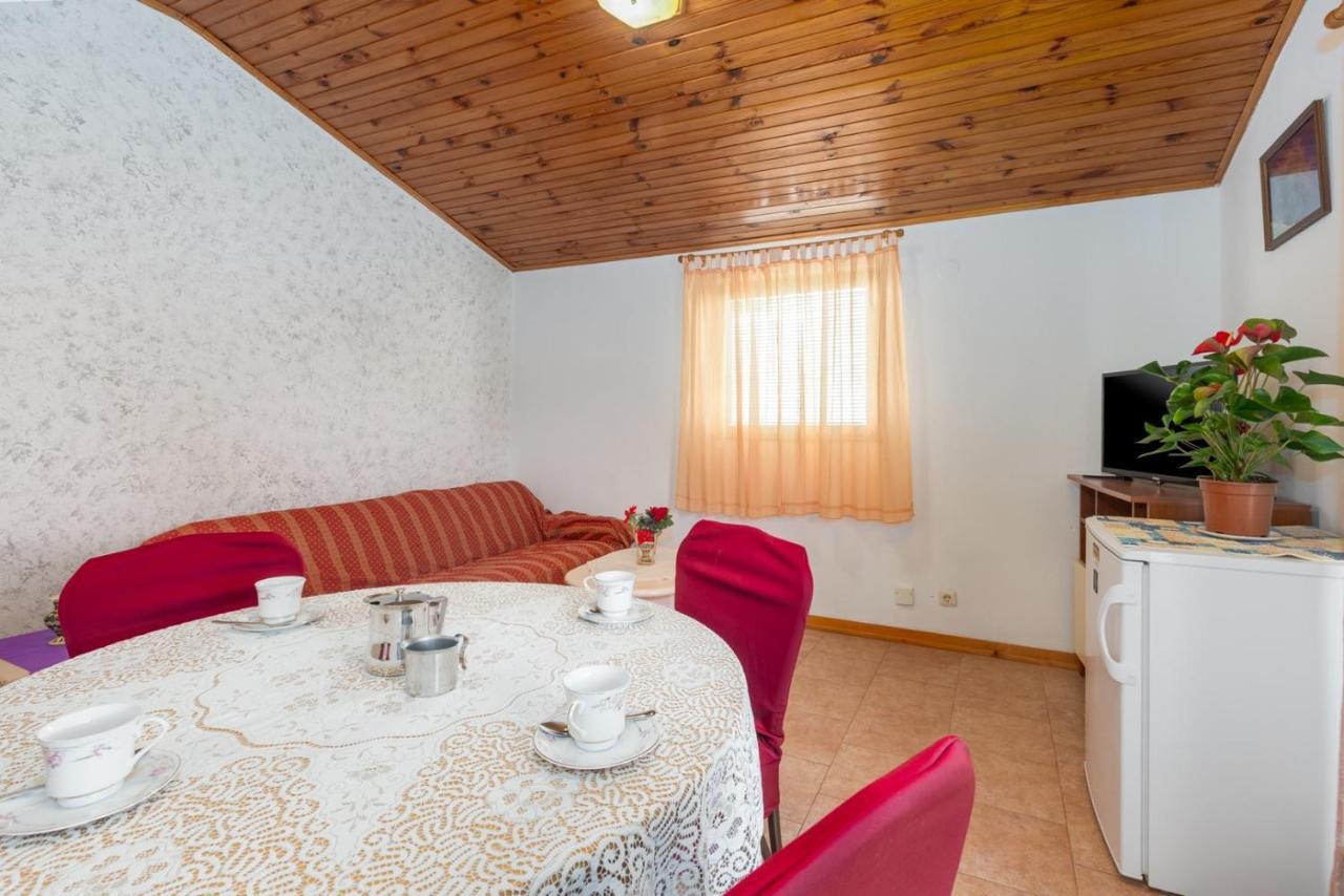 Apartman Ana Πόρετς Εξωτερικό φωτογραφία