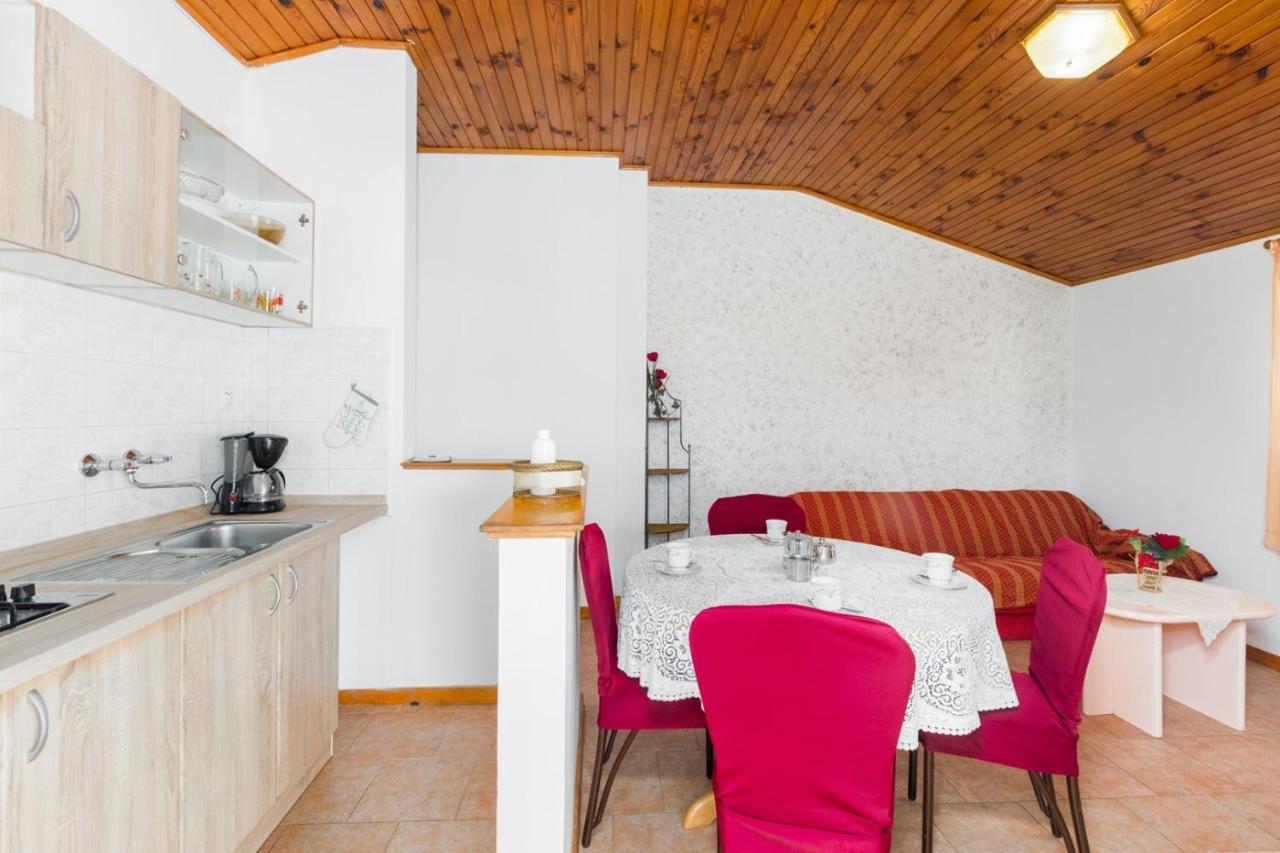 Apartman Ana Πόρετς Εξωτερικό φωτογραφία