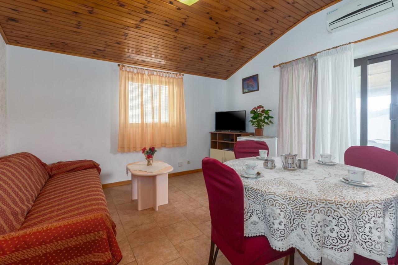 Apartman Ana Πόρετς Εξωτερικό φωτογραφία