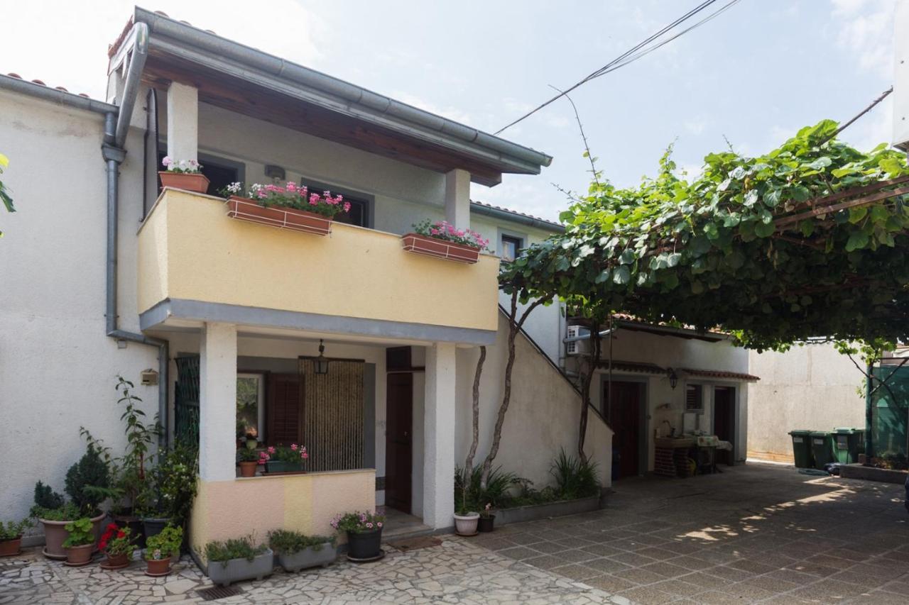 Apartman Ana Πόρετς Εξωτερικό φωτογραφία